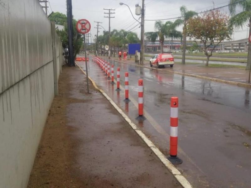 Aplicação Balizadores em via