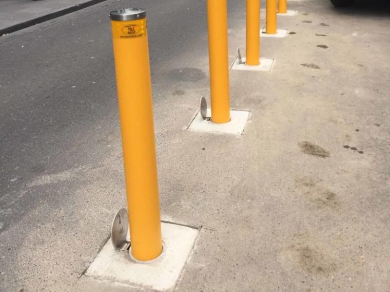 Aplicação Bollard de Aço Removível em Estacionamento